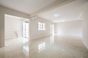Image 9 - 881020