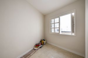Image 29 - 881020