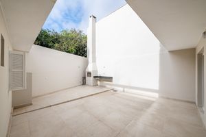 Image 4 - 881020