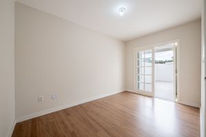 Image 21 - 881020