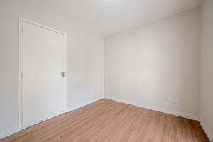 Image 15 - 881020