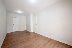Image 18 - 881020