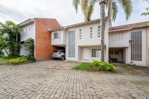 Image 32 - 881020