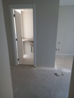 Image 7 - 881026