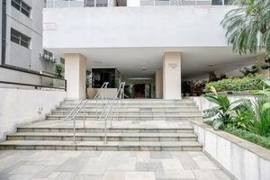Image 33 - 881027