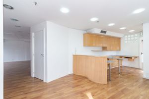 Image 15 - 881039