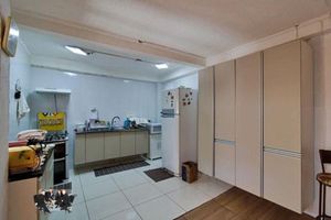 Image 9 - 881042