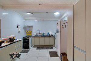 Image 6 - 881042