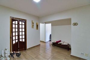 Image 3 - 881042