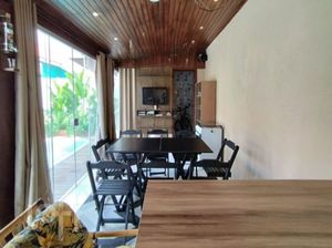 Image 5 - 881044