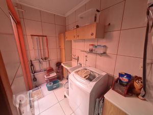 Image 23 - 881047