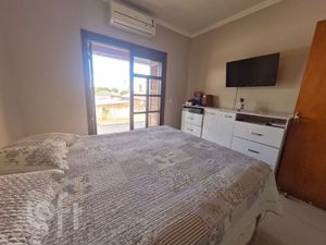 Image 10 - 881047