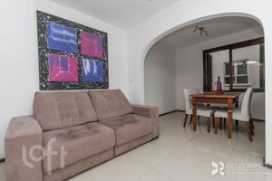 Image 4 - 881051
