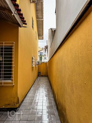 Image 19 - 881052