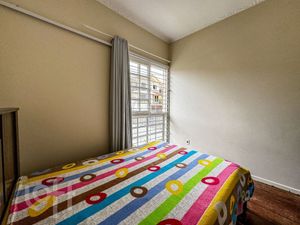 Image 17 - 881052