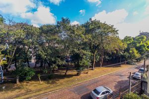 Image 6 - 881055