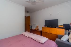 Image 18 - 881055