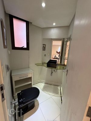 Image 9 - 881057