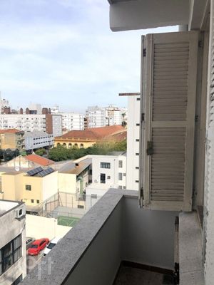 Image 12 - 881059