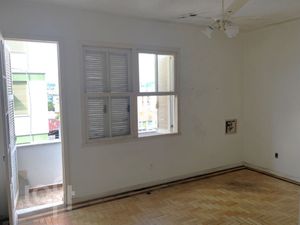 Image 9 - 881059