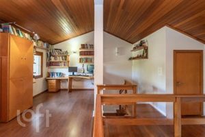 Image 17 - 881061