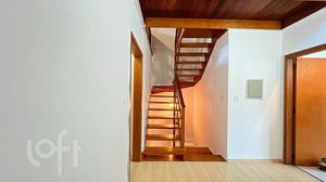 Image 6 - 881061