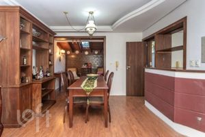 Image 4 - 881061