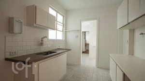Image 3 - 881068