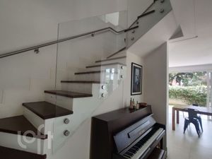 Image 1 - 881071