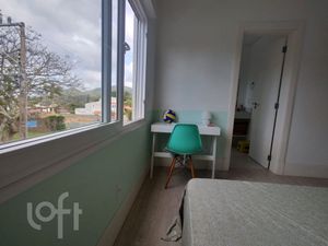 Image 17 - 881071