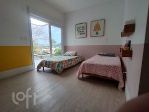 Image 9 - 881071