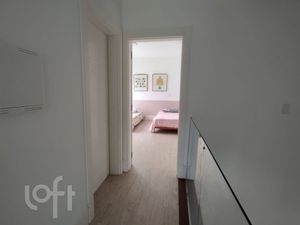 Image 8 - 881071