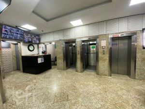 Image 6 - 881072