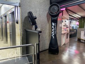 Image 10 - 881072