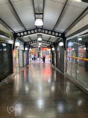 Image 12 - 881072