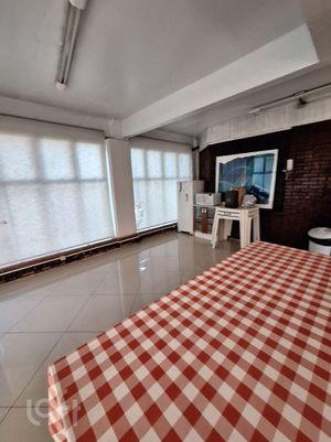 Image 11 - 881075