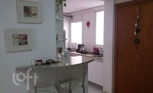 Image 6 - 881077
