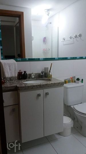 Image 13 - 881077