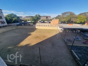 Image 10 - 881078