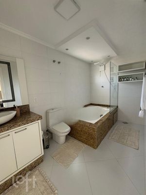 Image 16 - 881085