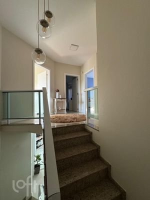 Image 10 - 881085
