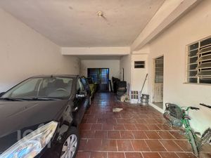 Image 10 - 881087