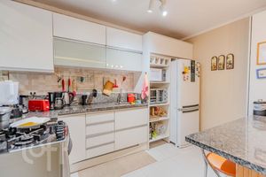 Image 3 - 881088