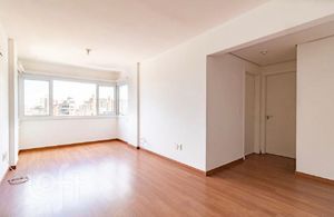 Image 19 - 881090