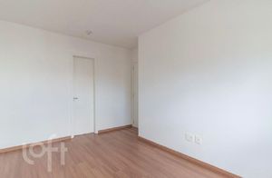 Image 8 - 881090