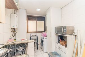 Image 10 - 881091