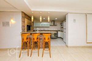 Image 6 - 881091