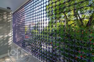 Image 8 - 881093