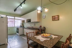 Image 4 - 881093