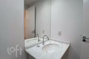 Image 10 - 881094